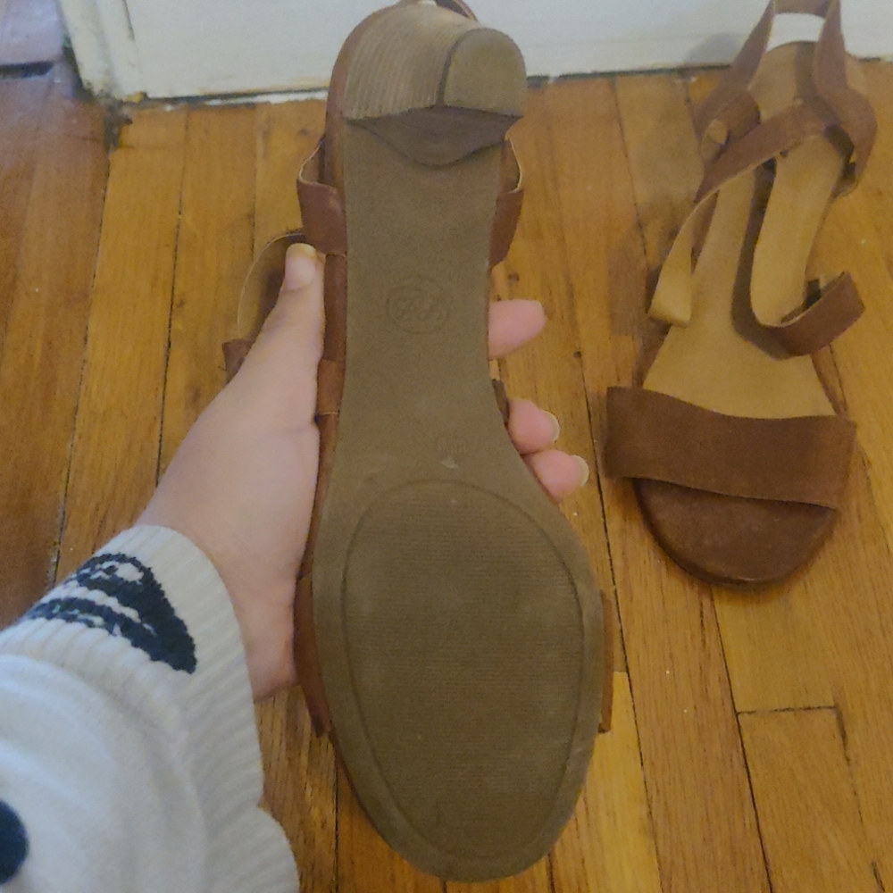 Heels - Picture 2 of 4